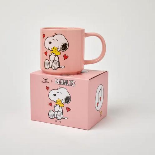 https://mcdougalls.shop/wp-content/uploads/product/MA1714_Snoopy mug love song snip3.png